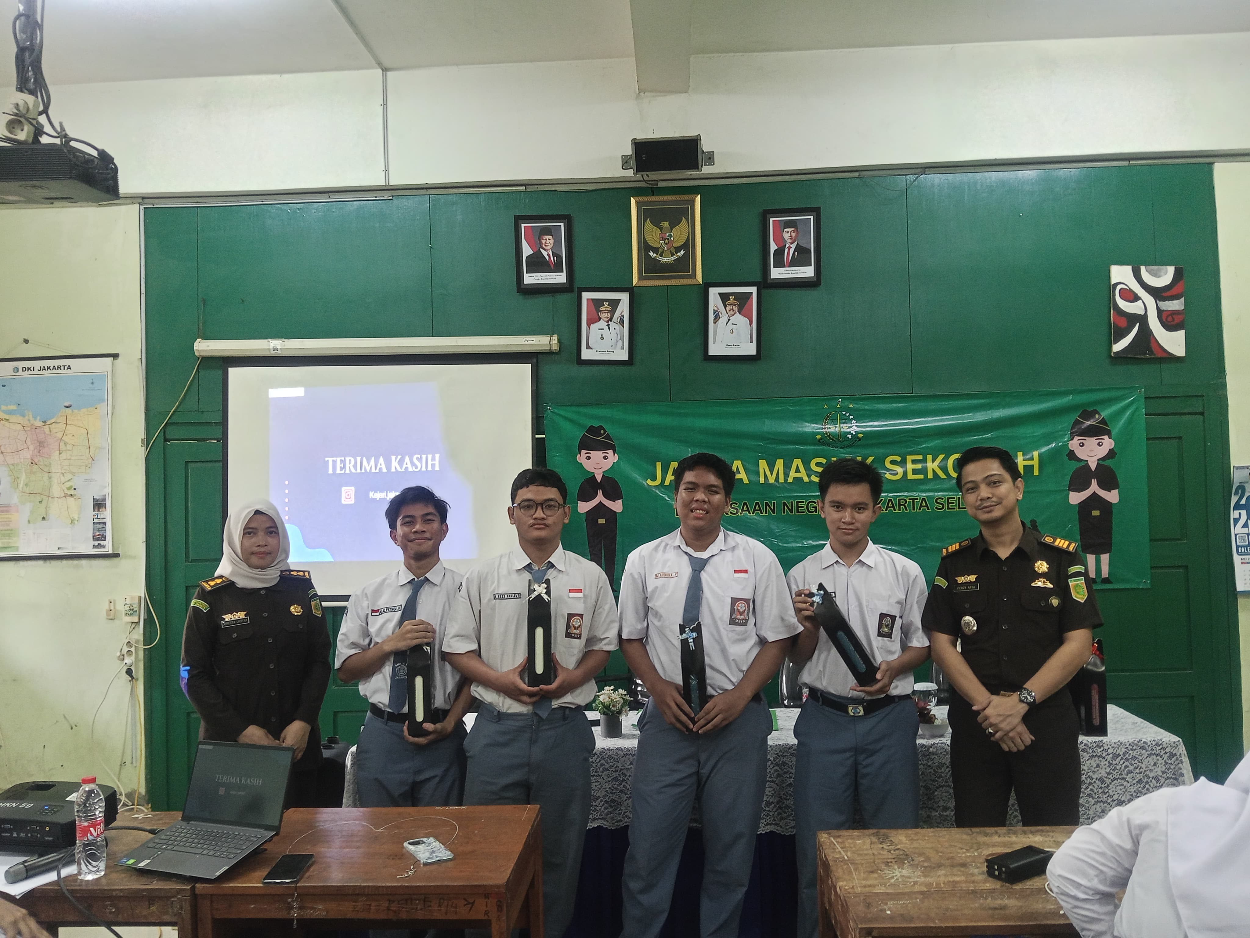 Gedung Sekolah SMA 17 TEGAL